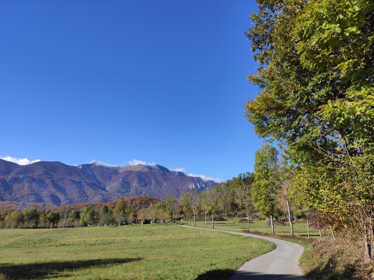 Velebit Lodge Lovinac  Eksteriør billede