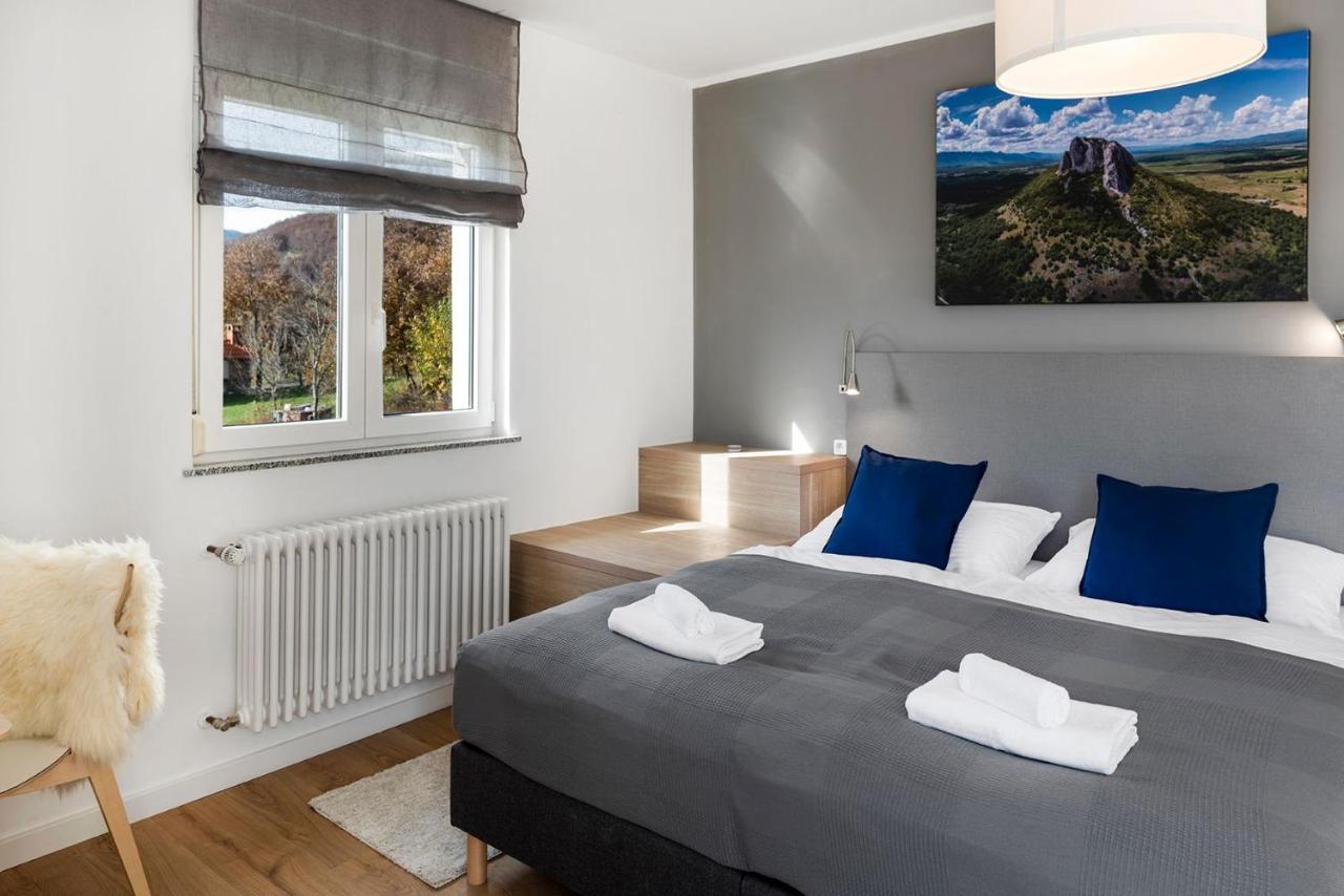 Velebit Lodge Lovinac  Eksteriør billede