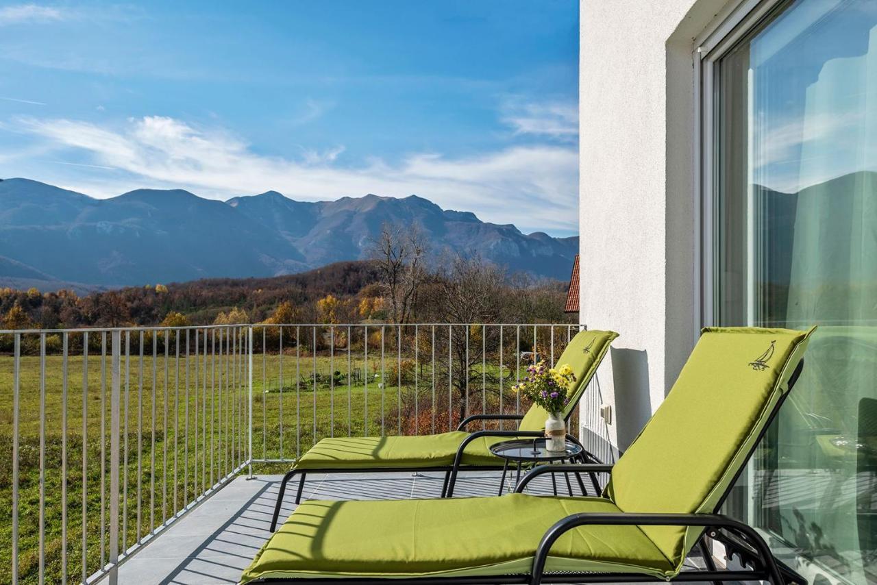 Velebit Lodge Lovinac  Eksteriør billede