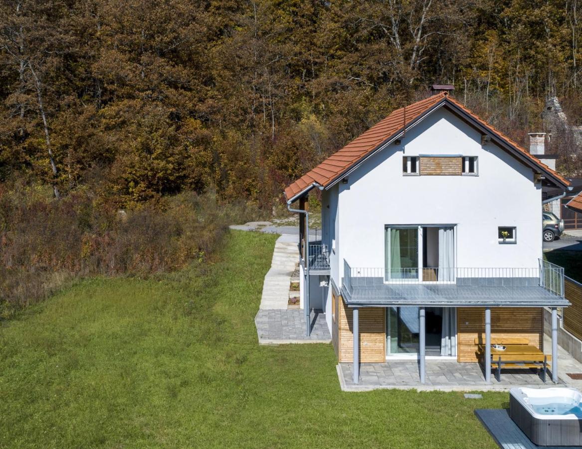 Velebit Lodge Lovinac  Eksteriør billede