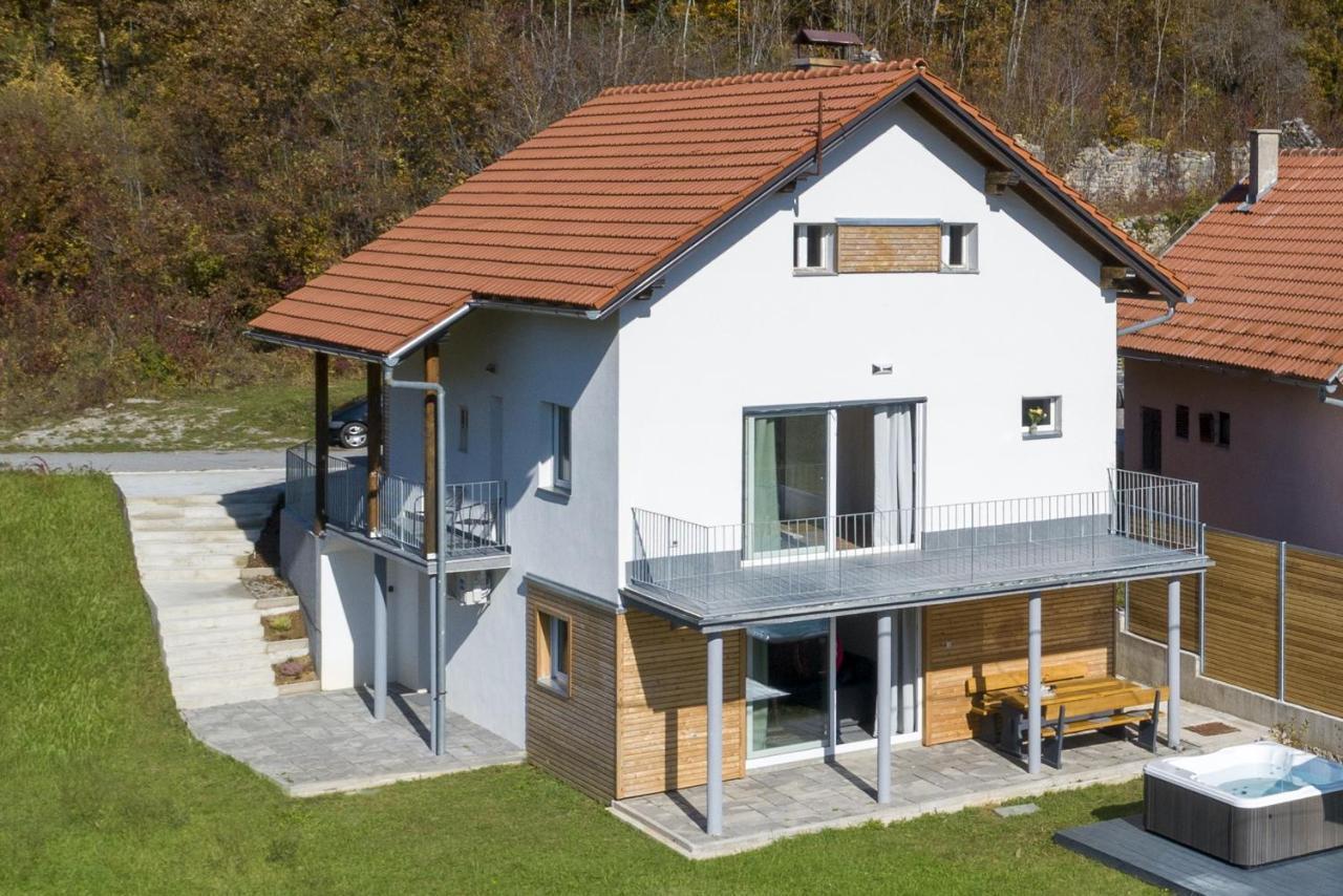 Velebit Lodge Lovinac  Eksteriør billede