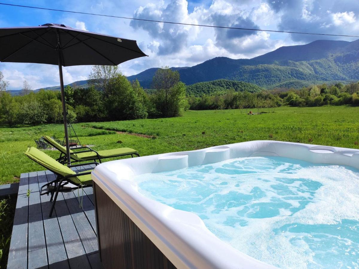 Velebit Lodge Lovinac  Eksteriør billede