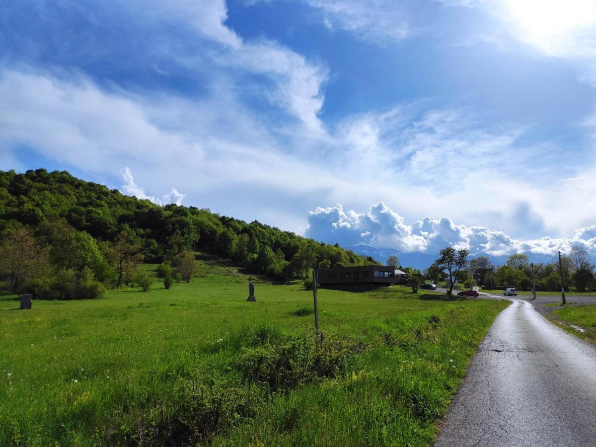 Velebit Lodge Lovinac  Eksteriør billede